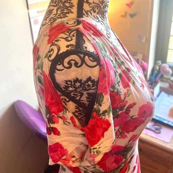 Floral V-Neck Top w/ open sleeves - Picture 5 of 7